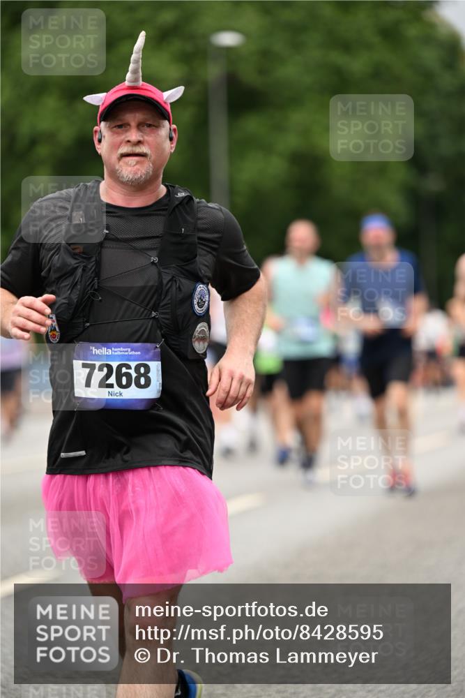 29.06.2025 - hella hamburg halbmarathon Dr. Thomas Lammeyer http://msf.ph/oto/8428595 29.06.2025 10:51:18 Kennedybrücke 1004, 1100, 1104, 1371, 1375, 1608, 1837, 1961, 1999, 2162, 2327, 2537, 2556, 2662, 2665, 2697, 3277, 3339, 3406, 3407, 3823, 3896, 4104, 4325, 4448, 4483, 5635, 5697, 5854, 5892, 6485, 6623, 6740, 6995, 7073, 7268, 7364, 7368, 7374, 7430, 7431, 7827, 7960, 8010, 8047, 8131, 8541, 8706, 8967, 9337, 9426, 9557, 9774, 9949, 10514, 10515, 10591, 11160, 11408 meine-sportfotos.de