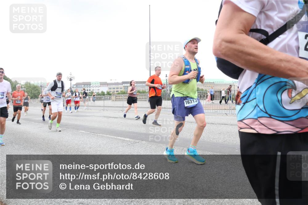 29.06.2025 - hella hamburg halbmarathon Lena Gebhardt http://msf.ph/oto/8428608 29.06.2025 10:53:56 Lombardsbrücke 99, 2079, 15047, 16313, 1017, 1263, 1687, 1709, 1744, 1753, 1779, 1789, 1984, 2079, 2372, 2429, 2600, 2761, 2854, 3055, 3079, 3187, 3188, 3249, 3465, 3467, 3557, 4323, 4595, 4685, 4801, 4838, 5430, 5562, 5804, 5817, 5856, 5857, 5898, 5964, 6039, 6041, 6044, 6192, 6273, 6306, 6468, 6583, 6913, 6987, 6988, 6996, 7039, 7537, 7611, 7614, 7890, 8867, 8924, 9077, 9138, 9203, 9456, 9503, 9531, 9572, 9771, 9785, 10207, 11390, 11785 meine-sportfotos.de