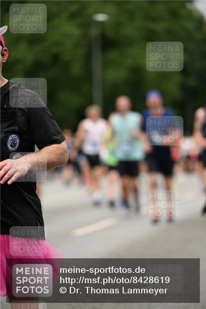 29.06.2025 - hella hamburg halbmarathon Dr. Thomas Lammeyer http://msf.ph/oto/8428619 29.06.2025 10:51:18 Kennedybrücke 1004, 1100, 1104, 1371, 1375, 1608, 1837, 1961, 1999, 2162, 2327, 2537, 2556, 2662, 2665, 2697, 3277, 3339, 3406, 3407, 3823, 3896, 4104, 4325, 4448, 4483, 5635, 5697, 5854, 5892, 6485, 6623, 6740, 6995, 7073, 7268, 7364, 7368, 7374, 7430, 7431, 7827, 7960, 8010, 8047, 8131, 8541, 8706, 8967, 9337, 9426, 9557, 9774, 9949, 10514, 10515, 10591, 11160, 11408 meine-sportfotos.de