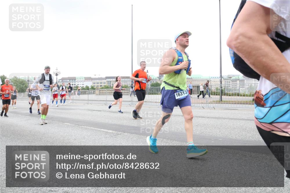 29.06.2025 - hella hamburg halbmarathon Lena Gebhardt http://msf.ph/oto/8428632 29.06.2025 10:53:56 Lombardsbrücke 2079, 15047, 16313, 1017, 1263, 1687, 1709, 1744, 1753, 1779, 1789, 1984, 2079, 2372, 2429, 2600, 2761, 2854, 3055, 3079, 3187, 3188, 3249, 3465, 3467, 3557, 4323, 4595, 4685, 4801, 4838, 5430, 5562, 5804, 5817, 5856, 5857, 5898, 5964, 6039, 6041, 6044, 6192, 6273, 6306, 6468, 6583, 6913, 6987, 6988, 6996, 7039, 7537, 7611, 7614, 7890, 8867, 8924, 9077, 9138, 9203, 9456, 9503, 9531, 9572, 9771, 9785, 10207, 11390, 11785 meine-sportfotos.de