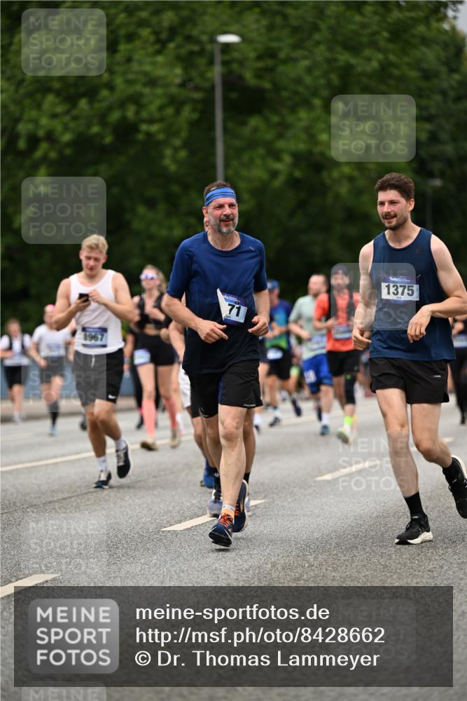29.06.2025 - hella hamburg halbmarathon Dr. Thomas Lammeyer http://msf.ph/oto/8428662 29.06.2025 10:51:20 Kennedybrücke 1004, 1100, 1104, 1371, 1375, 1608, 1837, 1961, 1999, 2162, 2327, 2537, 2556, 2662, 2665, 2697, 3277, 3339, 3406, 3407, 3823, 3896, 4104, 4325, 4448, 4483, 5635, 5697, 5854, 5892, 6485, 6623, 6740, 6995, 7073, 7268, 7364, 7368, 7374, 7430, 7431, 7827, 7960, 8010, 8047, 8131, 8541, 8706, 8967, 9426, 9557, 9774, 9949, 10514, 10515, 10591, 11160, 11378, 11408 meine-sportfotos.de