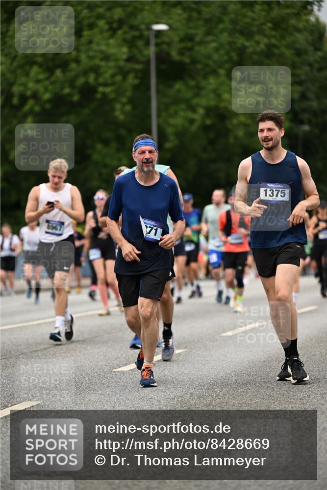 29.06.2025 - hella hamburg halbmarathon Dr. Thomas Lammeyer http://msf.ph/oto/8428669 29.06.2025 10:51:20 Kennedybrücke 1004, 1100, 1104, 1371, 1375, 1608, 1837, 1961, 1999, 2162, 2327, 2537, 2556, 2662, 2665, 2697, 3277, 3339, 3406, 3407, 3823, 3896, 4104, 4325, 4448, 4483, 5635, 5697, 5854, 5892, 6485, 6623, 6740, 6995, 7073, 7268, 7364, 7368, 7374, 7430, 7431, 7827, 7960, 8010, 8047, 8131, 8541, 8706, 8967, 9426, 9557, 9774, 9949, 10514, 10515, 10591, 11160, 11378, 11408 meine-sportfotos.de