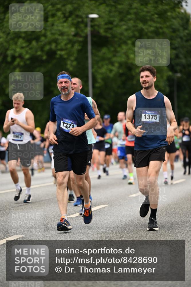 29.06.2025 - hella hamburg halbmarathon Dr. Thomas Lammeyer http://msf.ph/oto/8428690 29.06.2025 10:51:20 Kennedybrücke 1004, 1100, 1104, 1371, 1375, 1608, 1837, 1961, 1999, 2162, 2327, 2537, 2556, 2662, 2665, 2697, 3277, 3339, 3406, 3407, 3823, 3896, 4104, 4325, 4448, 4483, 5635, 5697, 5854, 5892, 6485, 6623, 6740, 6995, 7073, 7268, 7364, 7368, 7374, 7430, 7431, 7827, 7960, 8010, 8047, 8131, 8541, 8706, 8967, 9426, 9557, 9774, 9949, 10514, 10515, 10591, 11160, 11378, 11408 meine-sportfotos.de