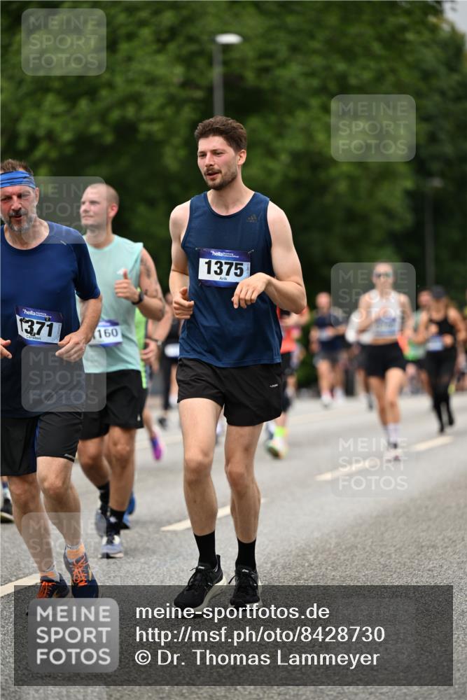 29.06.2025 - hella hamburg halbmarathon Dr. Thomas Lammeyer http://msf.ph/oto/8428730 29.06.2025 10:51:21 Kennedybrücke 1004, 1100, 1104, 1371, 1375, 1608, 1837, 1961, 1999, 2162, 2327, 2537, 2556, 2662, 2665, 2697, 3277, 3339, 3406, 3407, 3823, 3896, 4104, 4325, 4448, 4483, 5697, 5854, 5892, 6485, 6623, 6740, 6995, 7073, 7268, 7364, 7368, 7374, 7430, 7431, 7827, 7960, 8047, 8131, 8541, 8706, 8967, 9557, 9774, 9949, 10511, 10514, 10515, 10591, 11160, 11378, 11408 meine-sportfotos.de