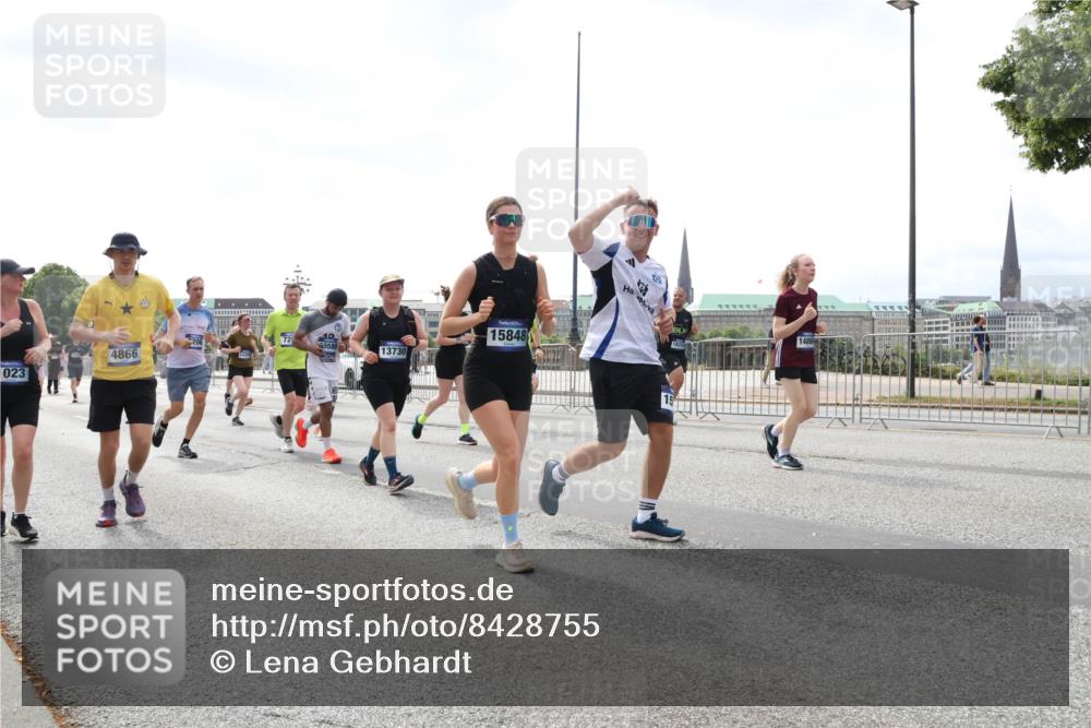 29.06.2025 - hella hamburg halbmarathon Lena Gebhardt http://msf.ph/oto/8428755 29.06.2025 10:43:48 Lombardsbrücke 5589, 4866, 023, 13730, 15848, 18312, 1486, 1023, 1026, 1095, 1155, 1306, 1310, 1400, 1459, 1802, 1804, 1878, 2073, 2733, 3238, 3288, 3390, 3597, 4367, 4627, 4636, 4866, 5001, 5127, 5192, 5201, 5214, 5293, 5370, 5890, 5902, 5905, 6012, 6036, 6096, 6226, 6334, 6440, 6895, 6931, 6971, 6973, 7197, 7205, 7206, 7326, 7489, 7504, 7926, 8000, 8058, 8135, 8233, 8408, 8504, 8870, 9073, 9639, 9641, 9704, 9831, 9879, 10083, 10097, 10200, 10202 meine-sportfotos.de