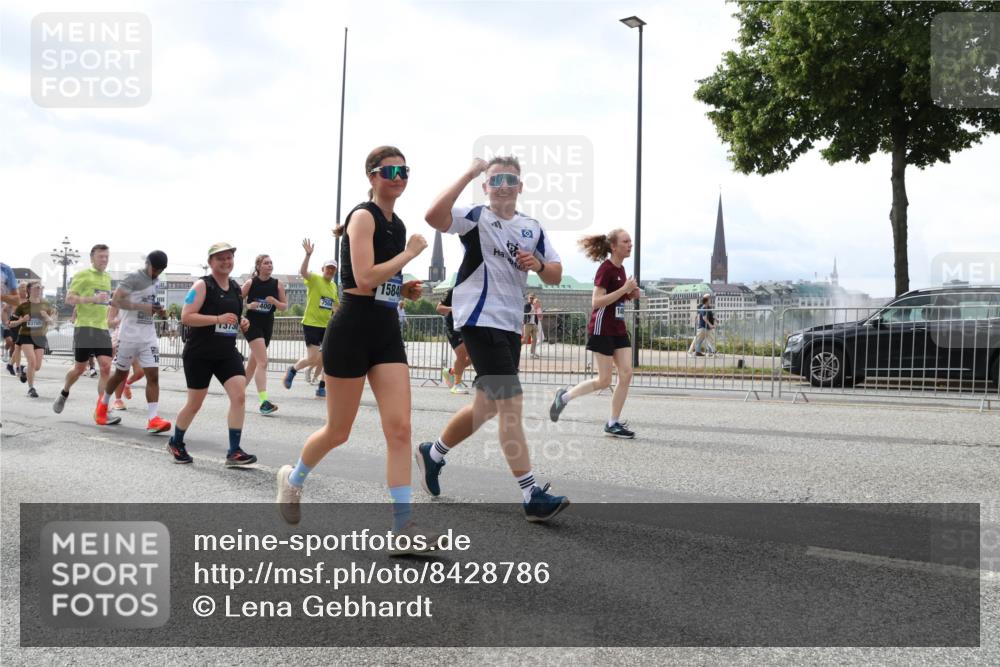 29.06.2025 - hella hamburg halbmarathon Lena Gebhardt http://msf.ph/oto/8428786 29.06.2025 10:43:49 Lombardsbrücke 13705, 13750, 7504, 1584, 1023, 1026, 1095, 1155, 1306, 1310, 1400, 1459, 1802, 1804, 1878, 2073, 2733, 3238, 3288, 3390, 3597, 4367, 4627, 4636, 4866, 5001, 5127, 5192, 5201, 5214, 5293, 5370, 5890, 5902, 5905, 6012, 6036, 6096, 6226, 6334, 6440, 6895, 6931, 6971, 6973, 7197, 7205, 7206, 7326, 7489, 7504, 7926, 8000, 8058, 8135, 8233, 8408, 8504, 8870, 8957, 9073, 9639, 9641, 9704, 9831, 9879, 10083, 10097, 10200, 10202 meine-sportfotos.de