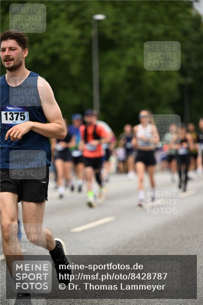 29.06.2025 - hella hamburg halbmarathon Dr. Thomas Lammeyer http://msf.ph/oto/8428787 29.06.2025 10:51:22 Kennedybrücke 1004, 1100, 1371, 1375, 1555, 1608, 1837, 1961, 1999, 2162, 2327, 2537, 2556, 2662, 2665, 2697, 3277, 3339, 3406, 3407, 3823, 4104, 4325, 4483, 5697, 5854, 5892, 6485, 6623, 6740, 6995, 7073, 7268, 7364, 7368, 7374, 7430, 7431, 7827, 7960, 8047, 8131, 8541, 8706, 8967, 9557, 9949, 10511, 10514, 10515, 10591, 11160, 11378, 11408 meine-sportfotos.de