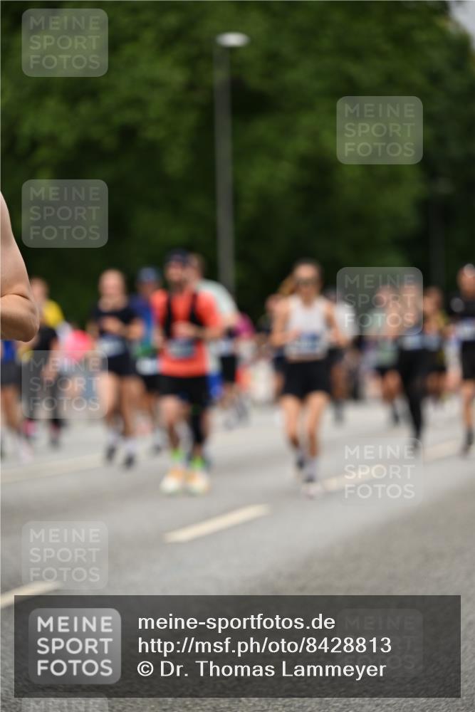 29.06.2025 - hella hamburg halbmarathon Dr. Thomas Lammeyer http://msf.ph/oto/8428813 29.06.2025 10:51:23 Kennedybrücke 1004, 1100, 1371, 1375, 1555, 1608, 1837, 1961, 1999, 2162, 2327, 2537, 2556, 2662, 2665, 2697, 3277, 3339, 3406, 3407, 3823, 4104, 4325, 4483, 5697, 5854, 5892, 6485, 6623, 6740, 6995, 7073, 7268, 7364, 7368, 7374, 7430, 7431, 7827, 7960, 8131, 8541, 8967, 9092, 9557, 9949, 10511, 10514, 10515, 10591, 11160, 11378, 11408 meine-sportfotos.de