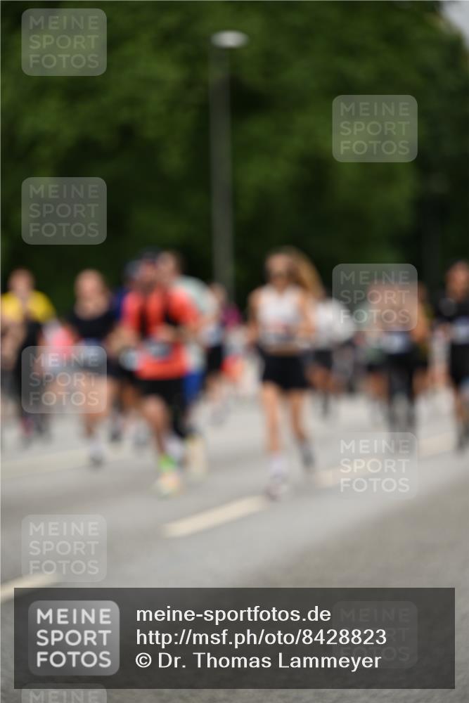 29.06.2025 - hella hamburg halbmarathon Dr. Thomas Lammeyer http://msf.ph/oto/8428823 29.06.2025 10:51:23 Kennedybrücke 1004, 1100, 1371, 1375, 1555, 1608, 1837, 1961, 1999, 2162, 2327, 2537, 2556, 2662, 2665, 2697, 3277, 3339, 3406, 3407, 3823, 4104, 4325, 4483, 5697, 5854, 5892, 6485, 6623, 6740, 6995, 7073, 7268, 7364, 7368, 7374, 7430, 7431, 7827, 7960, 8131, 8541, 8967, 9092, 9557, 9949, 10511, 10514, 10515, 10591, 11160, 11378, 11408 meine-sportfotos.de