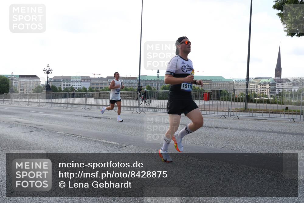 29.06.2025 - hella hamburg halbmarathon Lena Gebhardt http://msf.ph/oto/8428875 29.06.2025 09:44:27 Lombardsbrücke 396, 19114, 1065, 1122, 1953, 2021, 2879, 3075, 3845, 3968, 4678, 5308, 5344, 7231, 7349, 7793, 8975, 9047, 9079, 10106, 10173, 10222, 10655, 10790, 11877, 12337, 12369, 13383, 13606, 13779, 14828, 15268, 15576, 15583, 15655, 15880, 16118, 17258, 17354, 18567, 18699, 19114 meine-sportfotos.de