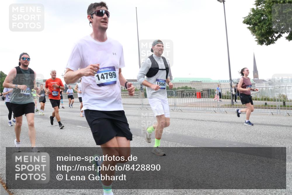 29.06.2025 - hella hamburg halbmarathon Lena Gebhardt http://msf.ph/oto/8428890 29.06.2025 10:53:58 Lombardsbrücke 17255, 1835, 2079, 14799, 15041, 1017, 1263, 1687, 1709, 1744, 1753, 1779, 1789, 1984, 2079, 2372, 2429, 2600, 2761, 2854, 3055, 3079, 3187, 3188, 3249, 3465, 3467, 3557, 4323, 4595, 4685, 4801, 4838, 5430, 5514, 5562, 5804, 5817, 5856, 5857, 5898, 5964, 6039, 6192, 6273, 6306, 6468, 6583, 6913, 6987, 6988, 6996, 7039, 7537, 7611, 7614, 7874, 7890, 8867, 8924, 9077, 9138, 9203, 9456, 9503, 9531, 9572, 9771, 9785, 10207, 11390, 11785 meine-sportfotos.de