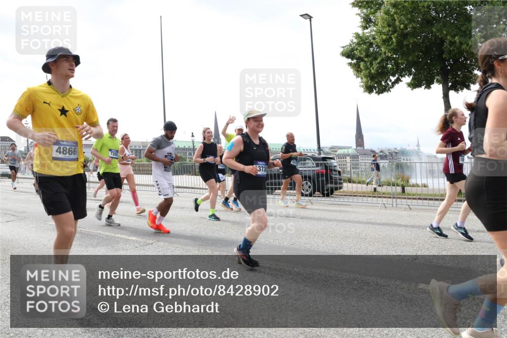 29.06.2025 - hella hamburg halbmarathon Lena Gebhardt http://msf.ph/oto/8428902 29.06.2025 10:43:50 Lombardsbrücke 4866, 7205, 10, 17501, 3730, 1023, 1026, 1095, 1155, 1306, 1310, 1400, 1459, 1802, 1804, 2073, 2186, 2692, 2733, 3288, 3390, 3596, 3597, 4367, 4627, 4636, 4866, 4898, 5001, 5127, 5192, 5201, 5214, 5293, 5370, 5890, 5902, 5905, 6012, 6036, 6096, 6226, 6334, 6440, 6895, 6931, 6971, 6973, 7197, 7205, 7206, 7326, 7489, 7504, 7926, 8000, 8058, 8135, 8233, 8408, 8504, 8591, 8870, 8957, 9073, 9639, 9641, 9704, 9831, 9879, 10083, 10097, 10200, 10202 meine-sportfotos.de