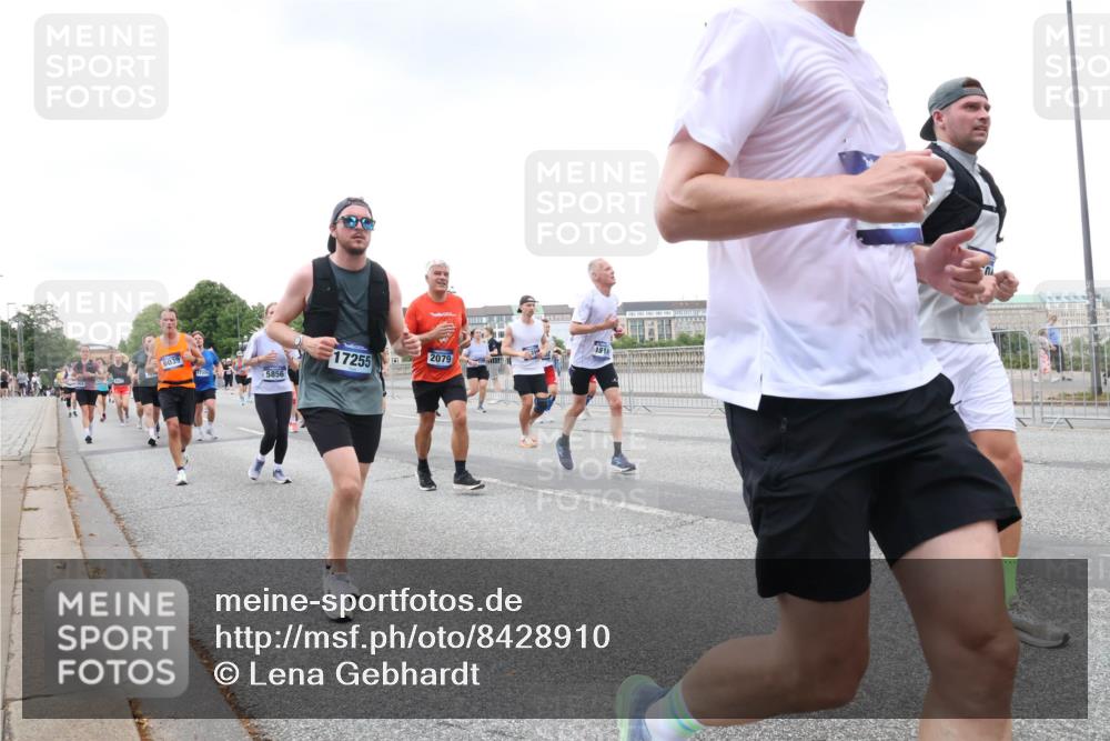 29.06.2025 - hella hamburg halbmarathon Lena Gebhardt http://msf.ph/oto/8428910 29.06.2025 10:53:58 Lombardsbrücke 6039, 5856, 17255, 2079, 1510, 1017, 1263, 1687, 1709, 1744, 1753, 1779, 1789, 1984, 2079, 2372, 2429, 2600, 2761, 2854, 3055, 3079, 3187, 3188, 3249, 3465, 3467, 3557, 4323, 4595, 4685, 4801, 4838, 5430, 5514, 5562, 5804, 5817, 5856, 5857, 5898, 5964, 6039, 6192, 6273, 6306, 6468, 6583, 6913, 6987, 6988, 6996, 7039, 7537, 7611, 7614, 7874, 7890, 8867, 8924, 9077, 9138, 9203, 9456, 9503, 9531, 9572, 9771, 9785, 10207, 11390, 11785 meine-sportfotos.de