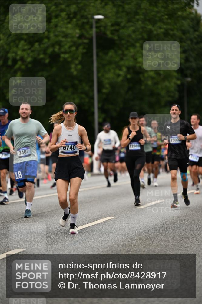 29.06.2025 - hella hamburg halbmarathon Dr. Thomas Lammeyer http://msf.ph/oto/8428917 29.06.2025 10:51:25 Kennedybrücke 1004, 1371, 1375, 1555, 1608, 1837, 1961, 1999, 2162, 2327, 2537, 2556, 2662, 2665, 2697, 3277, 3339, 3406, 3407, 3823, 4325, 4483, 5697, 5895, 6485, 6740, 6995, 7073, 7268, 7364, 7368, 7374, 7430, 7431, 7827, 7960, 8131, 8541, 8967, 9092, 9557, 10511, 10514, 10515, 10591, 11160, 11378 meine-sportfotos.de