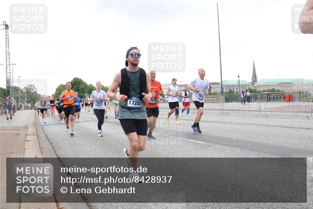 29.06.2025 - hella hamburg halbmarathon Lena Gebhardt http://msf.ph/oto/8428937 29.06.2025 10:53:58 Lombardsbrücke 039, 5856, 17255, 2079, 1519, 1017, 1263, 1687, 1709, 1744, 1753, 1779, 1789, 1984, 2079, 2372, 2429, 2600, 2761, 2854, 3055, 3079, 3187, 3188, 3249, 3465, 3467, 3557, 4323, 4595, 4685, 4801, 4838, 5430, 5514, 5562, 5804, 5817, 5856, 5857, 5898, 5964, 6039, 6192, 6273, 6306, 6468, 6583, 6913, 6987, 6988, 6996, 7039, 7537, 7611, 7614, 7874, 7890, 8867, 8924, 9077, 9138, 9203, 9456, 9503, 9531, 9572, 9771, 9785, 10207, 11390, 11785 meine-sportfotos.de