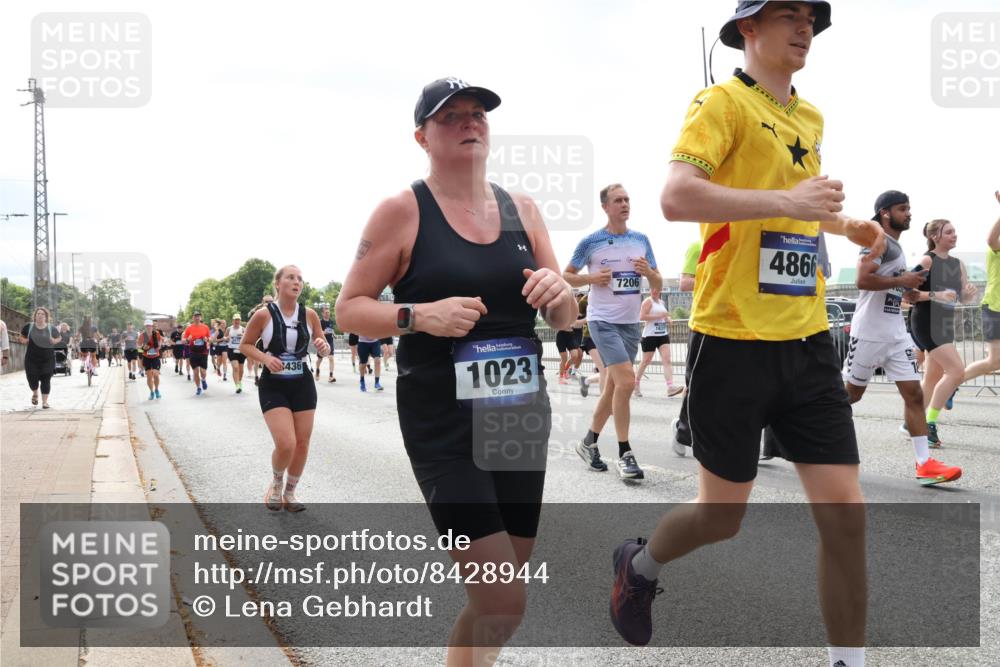 29.06.2025 - hella hamburg halbmarathon Lena Gebhardt http://msf.ph/oto/8428944 29.06.2025 10:43:50 Lombardsbrücke 436, 1023, 7206, 4866, 1023, 1026, 1095, 1155, 1306, 1310, 1400, 1459, 1802, 1804, 2073, 2186, 2692, 2733, 3288, 3390, 3596, 3597, 4367, 4627, 4636, 4866, 4898, 5001, 5127, 5192, 5201, 5214, 5293, 5370, 5890, 5902, 5905, 6012, 6036, 6096, 6226, 6334, 6440, 6895, 6931, 6971, 6973, 7197, 7205, 7206, 7326, 7489, 7504, 7926, 8000, 8058, 8135, 8233, 8408, 8504, 8591, 8870, 8957, 9073, 9639, 9641, 9704, 9831, 9879, 10083, 10097, 10200, 10202 meine-sportfotos.de