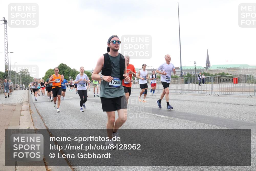 29.06.2025 - hella hamburg halbmarathon Lena Gebhardt http://msf.ph/oto/8428962 29.06.2025 10:53:58 Lombardsbrücke 039, 5856, 17255, 151, 1017, 1263, 1687, 1709, 1744, 1753, 1779, 1789, 1984, 2079, 2372, 2429, 2600, 2761, 2854, 3055, 3079, 3187, 3188, 3249, 3465, 3467, 3557, 4323, 4595, 4685, 4801, 4838, 5430, 5514, 5562, 5804, 5817, 5856, 5857, 5898, 5964, 6039, 6192, 6273, 6306, 6468, 6583, 6913, 6987, 6988, 6996, 7039, 7537, 7611, 7614, 7874, 7890, 8867, 8924, 9077, 9138, 9203, 9456, 9503, 9531, 9572, 9771, 9785, 10207, 11390, 11785 meine-sportfotos.de