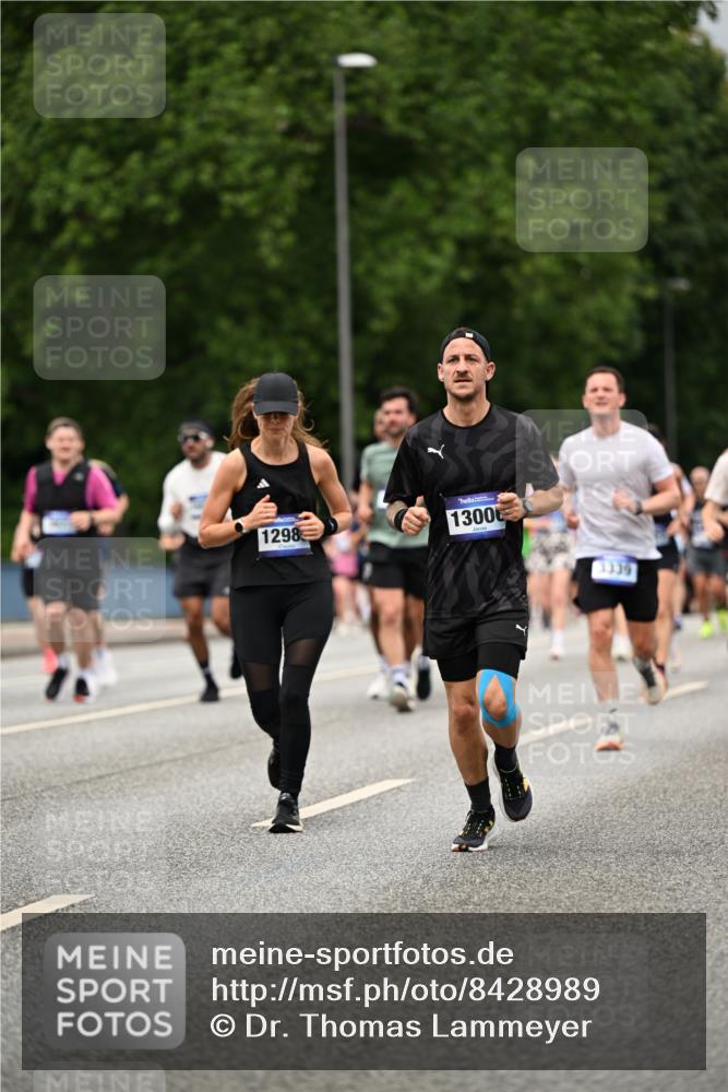 29.06.2025 - hella hamburg halbmarathon Dr. Thomas Lammeyer http://msf.ph/oto/8428989 29.06.2025 10:51:27 Kennedybrücke 1004, 1371, 1375, 1555, 1608, 1837, 1961, 1999, 2162, 2327, 2537, 2556, 2662, 2665, 2981, 3277, 3339, 3406, 3407, 3823, 4325, 4483, 5697, 5895, 6485, 6740, 6995, 7073, 7268, 7364, 7368, 7374, 7430, 7431, 7827, 7960, 8131, 8541, 8967, 9092, 9557, 10511, 10514, 10515, 10591, 11160, 11378 meine-sportfotos.de