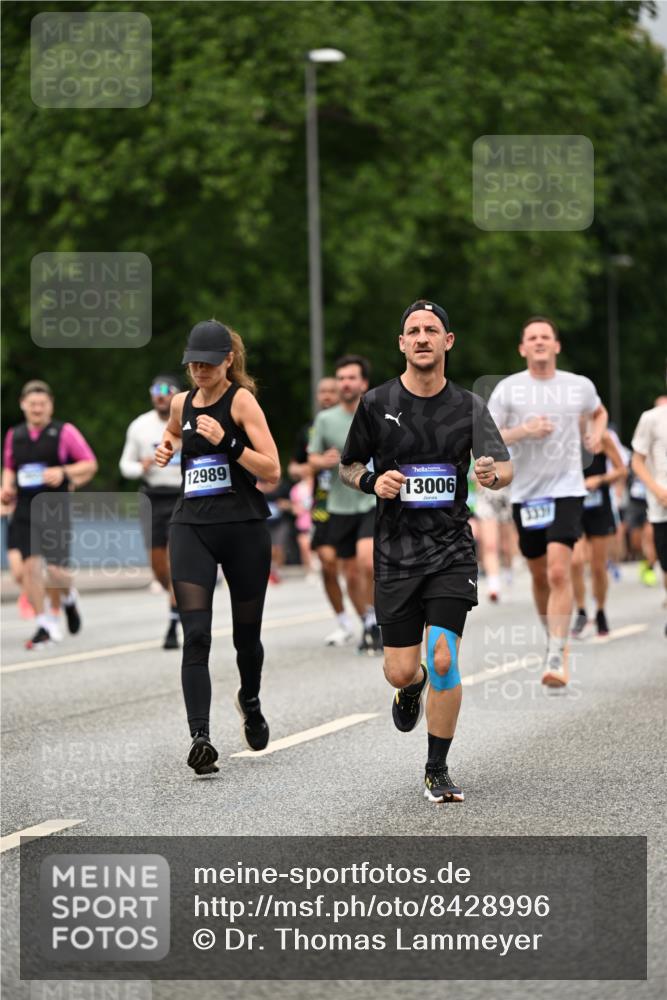 29.06.2025 - hella hamburg halbmarathon Dr. Thomas Lammeyer http://msf.ph/oto/8428996 29.06.2025 10:51:27 Kennedybrücke 1004, 1371, 1375, 1555, 1608, 1837, 1961, 1999, 2162, 2327, 2537, 2556, 2662, 2665, 2981, 3277, 3339, 3406, 3407, 3823, 4325, 4483, 5697, 5895, 6485, 6740, 6995, 7073, 7268, 7364, 7368, 7374, 7430, 7431, 7827, 7960, 8131, 8541, 8967, 9092, 9557, 10511, 10514, 10515, 10591, 11160, 11378 meine-sportfotos.de