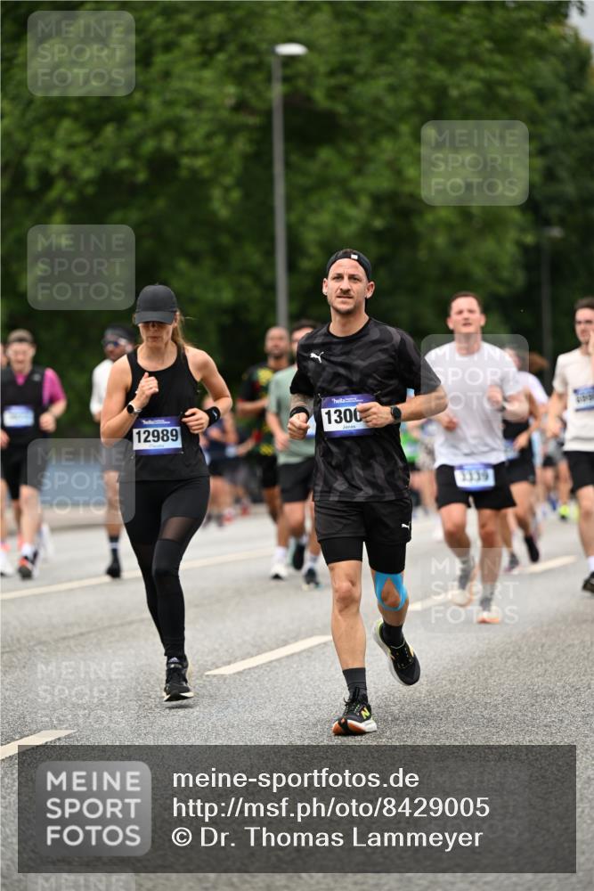 29.06.2025 - hella hamburg halbmarathon Dr. Thomas Lammeyer http://msf.ph/oto/8429005 29.06.2025 10:51:28 Kennedybrücke 1004, 1371, 1375, 1555, 1593, 1608, 1837, 1961, 1999, 2162, 2327, 2537, 2556, 2981, 3277, 3339, 3406, 3407, 3823, 4325, 4483, 5697, 5895, 6485, 6740, 6995, 7073, 7268, 7364, 7368, 7374, 7430, 7431, 7827, 7960, 8131, 8541, 8967, 9092, 9557, 10511, 10514, 10515, 10591, 11160, 11378 meine-sportfotos.de