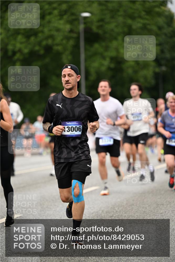 29.06.2025 - hella hamburg halbmarathon Dr. Thomas Lammeyer http://msf.ph/oto/8429053 29.06.2025 10:51:29 Kennedybrücke 1004, 1371, 1375, 1555, 1593, 1608, 1837, 1961, 1999, 2162, 2327, 2537, 2556, 2981, 3277, 3339, 3406, 3407, 3823, 4325, 4483, 5697, 5895, 6485, 6740, 6995, 7268, 7364, 7368, 7374, 7430, 7431, 7827, 7960, 8131, 8541, 8967, 9092, 9557, 10511, 10514, 10515, 10591, 11160, 11378 meine-sportfotos.de