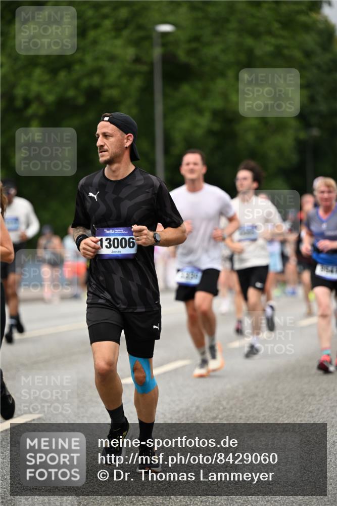 29.06.2025 - hella hamburg halbmarathon Dr. Thomas Lammeyer http://msf.ph/oto/8429060 29.06.2025 10:51:29 Kennedybrücke 1004, 1371, 1375, 1555, 1593, 1608, 1837, 1961, 1999, 2162, 2327, 2537, 2556, 2981, 3277, 3339, 3406, 3407, 3823, 4325, 4483, 5697, 5895, 6485, 6740, 6995, 7268, 7364, 7368, 7374, 7430, 7431, 7827, 7960, 8131, 8541, 8967, 9092, 9557, 10511, 10514, 10515, 10591, 11160, 11378 meine-sportfotos.de
