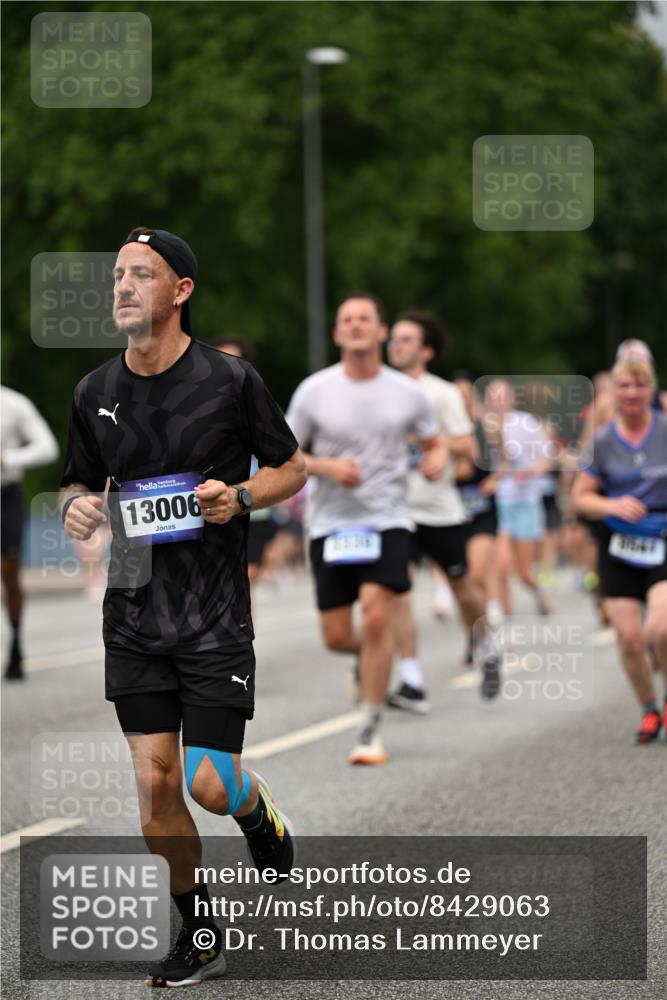 29.06.2025 - hella hamburg halbmarathon Dr. Thomas Lammeyer http://msf.ph/oto/8429063 29.06.2025 10:51:29 Kennedybrücke 1004, 1371, 1375, 1555, 1593, 1608, 1837, 1961, 1999, 2162, 2327, 2537, 2556, 2981, 3277, 3339, 3406, 3407, 3823, 4325, 4483, 5697, 5895, 6485, 6740, 6995, 7268, 7364, 7368, 7374, 7430, 7431, 7827, 7960, 8131, 8541, 8967, 9092, 9557, 10511, 10514, 10515, 10591, 11160, 11378 meine-sportfotos.de