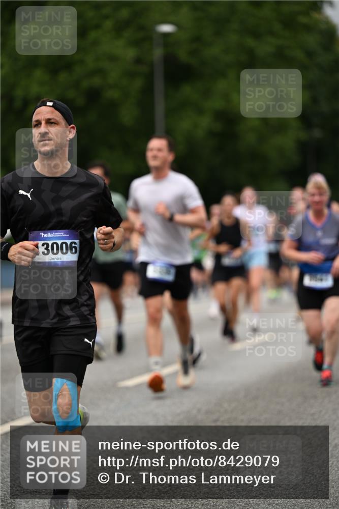 29.06.2025 - hella hamburg halbmarathon Dr. Thomas Lammeyer http://msf.ph/oto/8429079 29.06.2025 10:51:29 Kennedybrücke 1004, 1371, 1375, 1555, 1593, 1608, 1837, 1961, 1999, 2162, 2327, 2537, 2556, 2981, 3277, 3339, 3406, 3407, 3823, 4325, 4483, 5697, 5895, 6485, 6740, 6995, 7268, 7364, 7368, 7374, 7430, 7431, 7827, 7960, 8131, 8541, 8967, 9092, 9557, 10511, 10514, 10515, 10591, 11160, 11378 meine-sportfotos.de