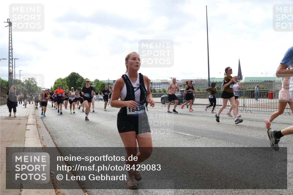 29.06.2025 - hella hamburg halbmarathon Lena Gebhardt http://msf.ph/oto/8429083 29.06.2025 10:43:51 Lombardsbrücke 18318, 18436, 1023, 1026, 1095, 1306, 1310, 1400, 1459, 1802, 1804, 2073, 2186, 2692, 2733, 3288, 3390, 3596, 3597, 4367, 4627, 4636, 4866, 4898, 5001, 5127, 5192, 5201, 5214, 5293, 5370, 5890, 5902, 5905, 6012, 6036, 6096, 6226, 6334, 6440, 6895, 6931, 6971, 6973, 7197, 7205, 7206, 7326, 7489, 7504, 7610, 7926, 8000, 8058, 8135, 8233, 8408, 8504, 8591, 8870, 8957, 9073, 9639, 9641, 9704, 9831, 9879, 10083, 10097, 10200, 10202 meine-sportfotos.de