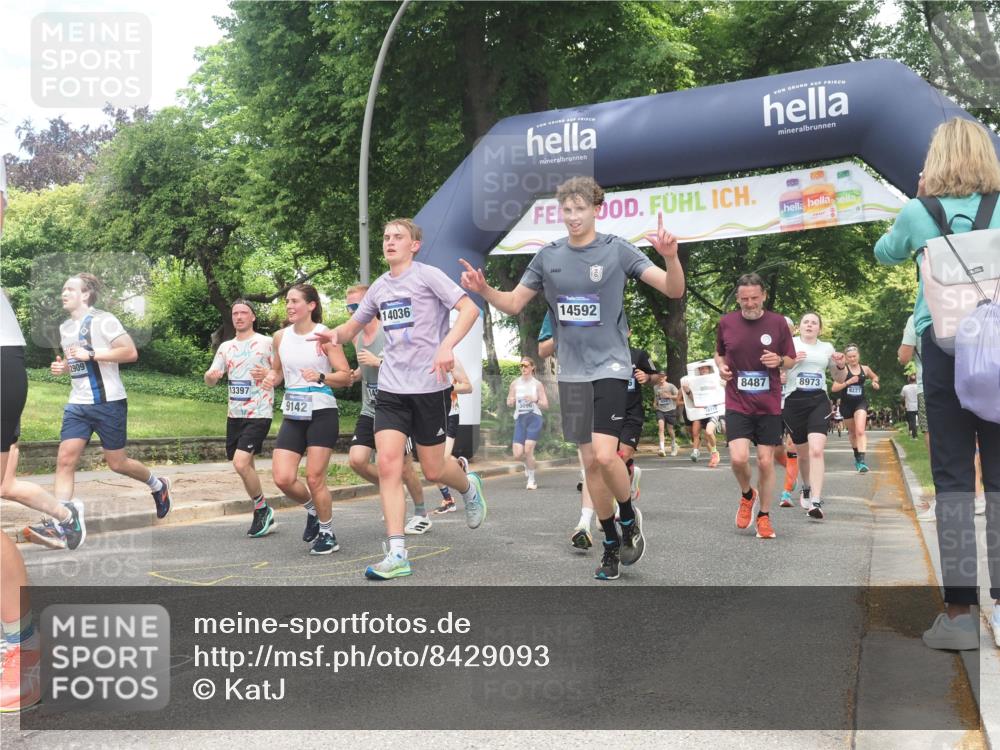 29.06.2025 - hella hamburg halbmarathon KatJ http://msf.ph/oto/8429093 29.06.2025 10:41:03 Zwischen KM18-KM19 1030, 1482, 1727, 1870, 2070, 2346, 2910, 3310, 5259, 5866, 6942, 7864, 8487 meine-sportfotos.de