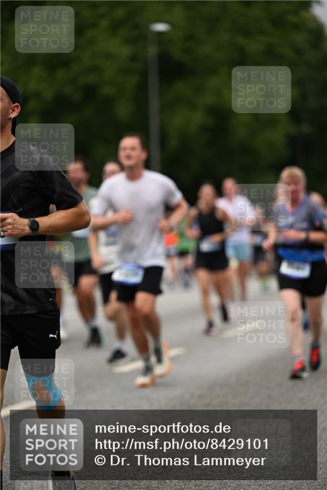 29.06.2025 - hella hamburg halbmarathon Dr. Thomas Lammeyer http://msf.ph/oto/8429101 29.06.2025 10:51:30 Kennedybrücke 1371, 1375, 1555, 1593, 1608, 1837, 1961, 1999, 2162, 2327, 2537, 2556, 2981, 3277, 3339, 3406, 3407, 3823, 4325, 5697, 5895, 6485, 6740, 6995, 7364, 7368, 7430, 7431, 7827, 7960, 8131, 8541, 8967, 9092, 9557, 9743, 10511, 10514, 10515, 10591, 11160, 11378 meine-sportfotos.de