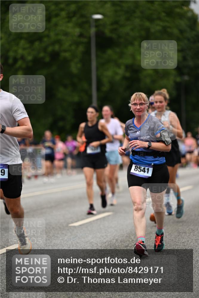 29.06.2025 - hella hamburg halbmarathon Dr. Thomas Lammeyer http://msf.ph/oto/8429171 29.06.2025 10:51:31 Kennedybrücke 1371, 1375, 1555, 1593, 1608, 1837, 1961, 1999, 2162, 2327, 2537, 2556, 2981, 3277, 3339, 3406, 3407, 3823, 4325, 5697, 5895, 6485, 6740, 6995, 7364, 7368, 7430, 7431, 7827, 7960, 8131, 8541, 8967, 9092, 9557, 9743, 10511, 10514, 10515, 10591, 11160, 11378 meine-sportfotos.de