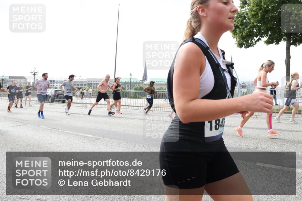 29.06.2025 - hella hamburg halbmarathon Lena Gebhardt http://msf.ph/oto/8429176 29.06.2025 10:43:52 Lombardsbrücke 15294, 3288, 15285, 184, 1023, 1026, 1095, 1306, 1310, 1400, 1459, 1802, 1804, 2073, 2186, 2692, 2733, 3065, 3288, 3390, 3596, 3597, 4367, 4627, 4636, 4866, 4898, 5001, 5127, 5192, 5201, 5214, 5293, 5370, 5890, 5902, 5905, 6012, 6036, 6096, 6226, 6334, 6895, 6931, 6971, 6973, 7197, 7205, 7206, 7326, 7489, 7504, 7610, 7926, 8000, 8058, 8135, 8233, 8408, 8504, 8591, 8870, 8957, 9073, 9639, 9641, 9704, 9831, 9879, 10083, 10097, 10200, 10202 meine-sportfotos.de