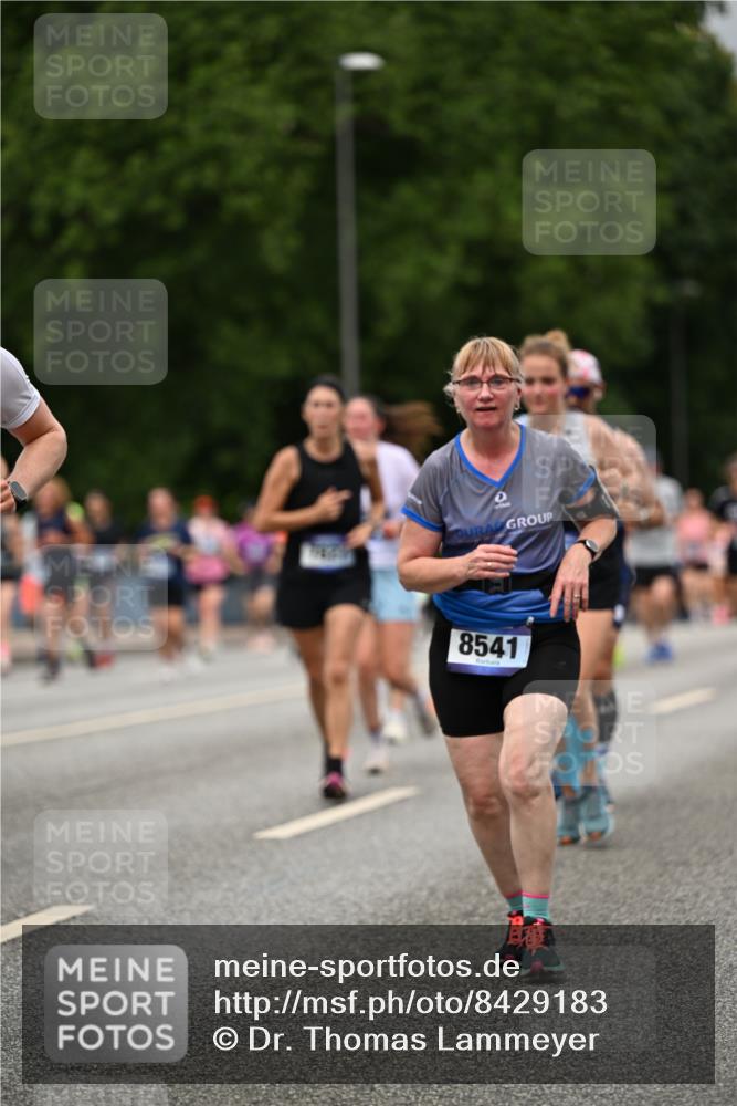 29.06.2025 - hella hamburg halbmarathon Dr. Thomas Lammeyer http://msf.ph/oto/8429183 29.06.2025 10:51:31 Kennedybrücke 1371, 1375, 1555, 1593, 1608, 1837, 1961, 1999, 2162, 2327, 2537, 2556, 2981, 3277, 3339, 3406, 3407, 3823, 4325, 5697, 5895, 6485, 6740, 6995, 7364, 7368, 7430, 7431, 7827, 7960, 8131, 8541, 8967, 9092, 9557, 9743, 10511, 10514, 10515, 10591, 11160, 11378 meine-sportfotos.de