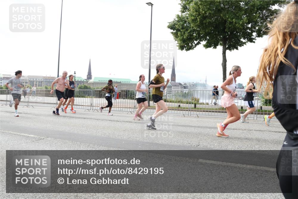 29.06.2025 - hella hamburg halbmarathon Lena Gebhardt http://msf.ph/oto/8429195 29.06.2025 10:43:52 Lombardsbrücke 15285, 1023, 1026, 1095, 1306, 1310, 1400, 1459, 1802, 1804, 2073, 2186, 2692, 2733, 3065, 3288, 3390, 3596, 3597, 4367, 4627, 4636, 4866, 4898, 5001, 5127, 5192, 5201, 5214, 5293, 5370, 5890, 5902, 5905, 6012, 6036, 6096, 6226, 6334, 6895, 6931, 6971, 6973, 7197, 7205, 7206, 7326, 7489, 7504, 7610, 7926, 8000, 8058, 8135, 8233, 8408, 8504, 8591, 8870, 8957, 9073, 9639, 9641, 9704, 9831, 9879, 10083, 10097, 10200, 10202 meine-sportfotos.de