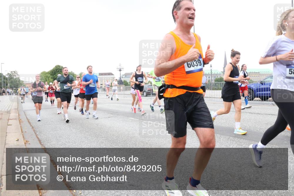 29.06.2025 - hella hamburg halbmarathon Lena Gebhardt http://msf.ph/oto/8429205 29.06.2025 10:54:01 Lombardsbrücke 237, 964, 761, 9572, 168, 17309, 1, 6039, 58, 1017, 1263, 1687, 1744, 1753, 1762, 1779, 1789, 2079, 2372, 2429, 2600, 2761, 2854, 3055, 3079, 3187, 3188, 3249, 3465, 3467, 3557, 4323, 4685, 4801, 4838, 5157, 5430, 5514, 5804, 5817, 5856, 5857, 5898, 5964, 6039, 6192, 6273, 6306, 6468, 6583, 6913, 6987, 6988, 6996, 7039, 7498, 7537, 7614, 7874, 7890, 7946, 8867, 8924, 9077, 9138, 9203, 9503, 9531, 9572, 9771, 10207, 11354, 11390, 11785 meine-sportfotos.de