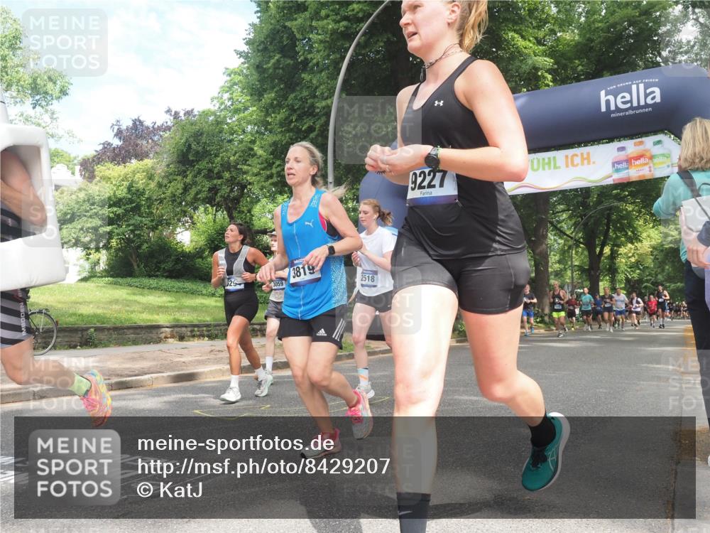 29.06.2025 - hella hamburg halbmarathon KatJ http://msf.ph/oto/8429207 29.06.2025 10:41:07 Zwischen KM18-KM19 1030, 1482, 1870, 2346, 2518, 2910, 3059, 3096, 3819, 5259, 5866, 6294, 6629, 7864, 8487 meine-sportfotos.de