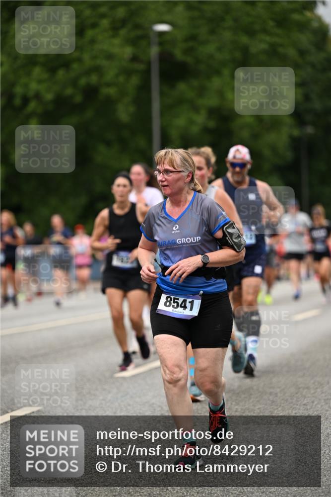 29.06.2025 - hella hamburg halbmarathon Dr. Thomas Lammeyer http://msf.ph/oto/8429212 29.06.2025 10:51:32 Kennedybrücke 1371, 1375, 1555, 1593, 1608, 1837, 1961, 2162, 2327, 2537, 2556, 2981, 3277, 3339, 3406, 3407, 3823, 4325, 4342, 5697, 5895, 6485, 6740, 6995, 7430, 7431, 7827, 7960, 8131, 8541, 8967, 9092, 9557, 9743, 10511, 10514, 10515, 10591, 11160, 11378 meine-sportfotos.de