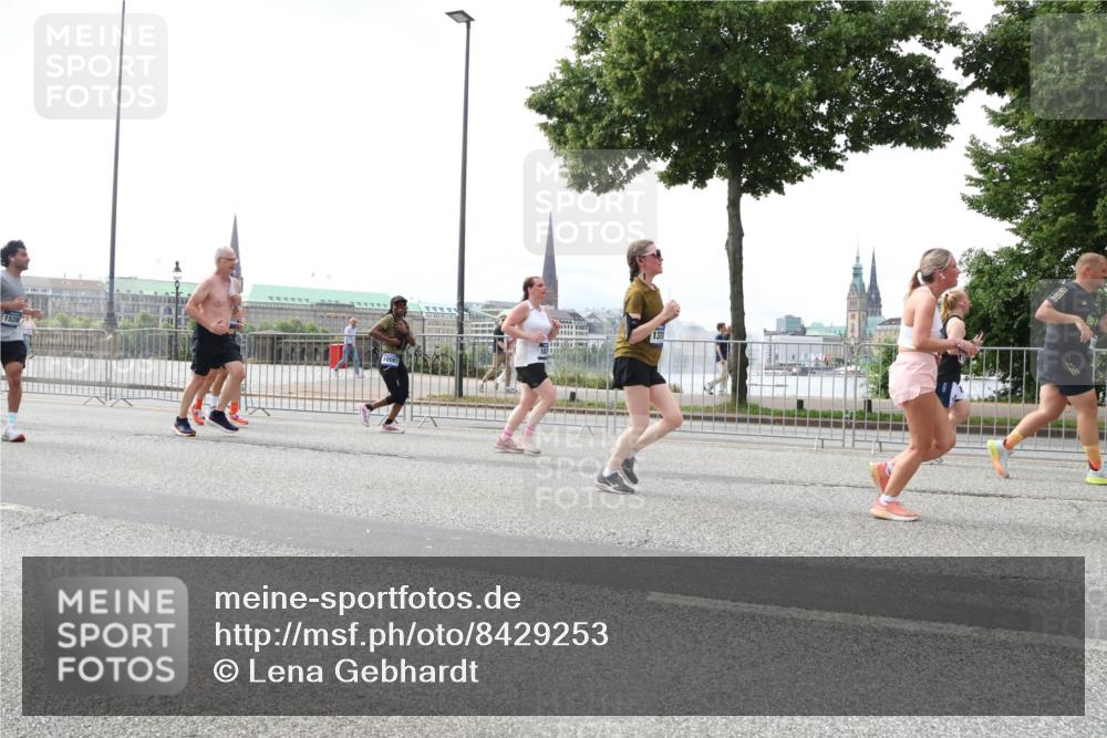 29.06.2025 - hella hamburg halbmarathon Lena Gebhardt http://msf.ph/oto/8429253 29.06.2025 10:43:53 Lombardsbrücke 15285, 10097, 1023, 1026, 1095, 1306, 1310, 1400, 1459, 1802, 1804, 2073, 2186, 2692, 2733, 3065, 3288, 3390, 3596, 3597, 4627, 4636, 4866, 4898, 5001, 5127, 5192, 5201, 5214, 5293, 5370, 5890, 5902, 5905, 6012, 6036, 6096, 6226, 6334, 6895, 6931, 6971, 6973, 7197, 7205, 7206, 7326, 7489, 7504, 7610, 7926, 8000, 8058, 8233, 8408, 8504, 8591, 8763, 8870, 8957, 9073, 9704, 9831, 9879, 10083, 10097, 10200, 10202 meine-sportfotos.de
