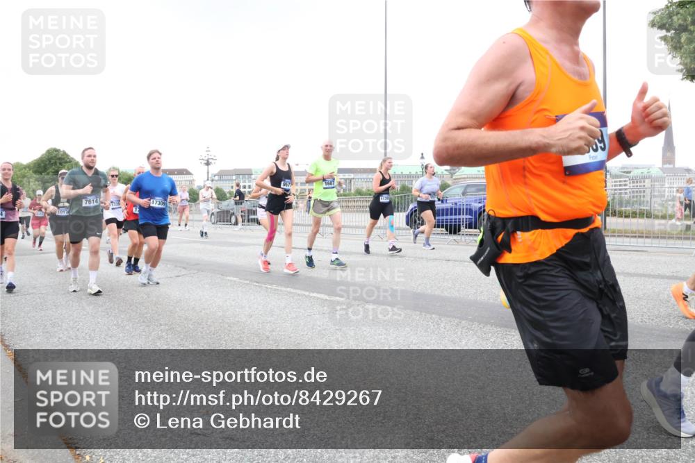 29.06.2025 - hella hamburg halbmarathon Lena Gebhardt http://msf.ph/oto/8429267 29.06.2025 10:54:01 Lombardsbrücke 7614, 1017, 1263, 1687, 1744, 1753, 1762, 1779, 1789, 2079, 2372, 2429, 2600, 2761, 2854, 3055, 3079, 3187, 3188, 3249, 3465, 3467, 3557, 4323, 4685, 4801, 4838, 5157, 5430, 5514, 5804, 5817, 5856, 5857, 5898, 5964, 6039, 6192, 6273, 6306, 6468, 6583, 6913, 6987, 6988, 6996, 7039, 7498, 7537, 7614, 7874, 7890, 7946, 8867, 8924, 9077, 9138, 9203, 9503, 9531, 9572, 9771, 10207, 11354, 11390, 11785 meine-sportfotos.de