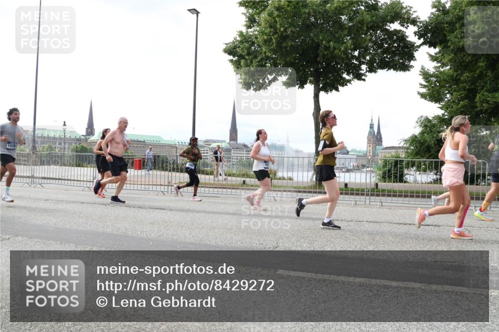 29.06.2025 - hella hamburg halbmarathon Lena Gebhardt http://msf.ph/oto/8429272 29.06.2025 10:43:53 Lombardsbrücke 15285, 1023, 1026, 1095, 1306, 1310, 1400, 1459, 1802, 1804, 2073, 2186, 2692, 2733, 3065, 3288, 3390, 3596, 3597, 4627, 4636, 4866, 4898, 5001, 5127, 5192, 5201, 5214, 5293, 5370, 5890, 5902, 5905, 6012, 6036, 6096, 6226, 6334, 6895, 6931, 6971, 6973, 7197, 7205, 7206, 7326, 7489, 7504, 7610, 7926, 8000, 8058, 8233, 8408, 8504, 8591, 8763, 8870, 8957, 9073, 9704, 9831, 9879, 10083, 10097, 10200, 10202 meine-sportfotos.de