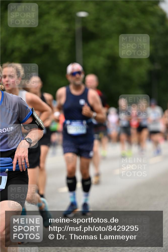 29.06.2025 - hella hamburg halbmarathon Dr. Thomas Lammeyer http://msf.ph/oto/8429295 29.06.2025 10:51:33 Kennedybrücke 1371, 1375, 1555, 1593, 1608, 1837, 1961, 2162, 2327, 2500, 2537, 2556, 2981, 3277, 3339, 3406, 3407, 3823, 4325, 4342, 5697, 5700, 5895, 6485, 6740, 6995, 7430, 7431, 7827, 7960, 8131, 8541, 8967, 9092, 9557, 9743, 10511, 10514, 10515, 10591, 11160, 11378 meine-sportfotos.de