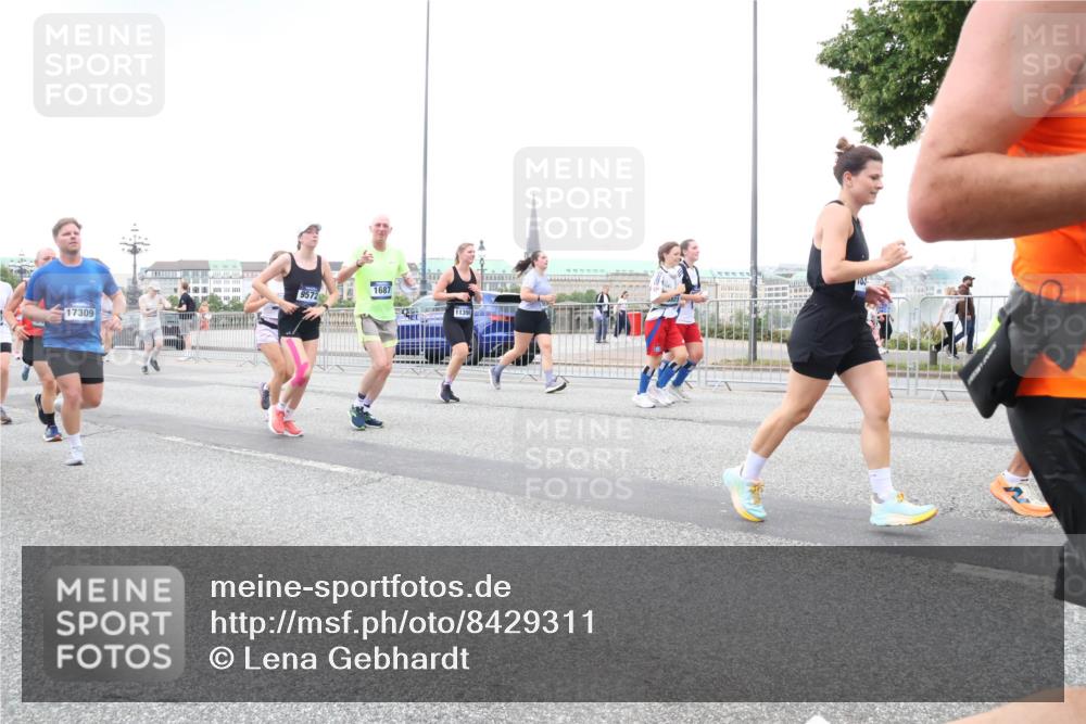 29.06.2025 - hella hamburg halbmarathon Lena Gebhardt http://msf.ph/oto/8429311 29.06.2025 10:54:02 Lombardsbrücke 17309, 9572, 1687, 11390, 1017, 1263, 1687, 1744, 1753, 1762, 1779, 1789, 1822, 2079, 2372, 2429, 2600, 2761, 2854, 3055, 3079, 3187, 3188, 3249, 3364, 3465, 3467, 3557, 4323, 4685, 4801, 4838, 5157, 5309, 5430, 5514, 5804, 5817, 5856, 5857, 5898, 5964, 6039, 6192, 6273, 6306, 6468, 6583, 6913, 6987, 6988, 6996, 7039, 7498, 7537, 7614, 7874, 7890, 7946, 8867, 8924, 9077, 9138, 9203, 9503, 9531, 9572, 9771, 10207, 11354, 11390, 11785 meine-sportfotos.de