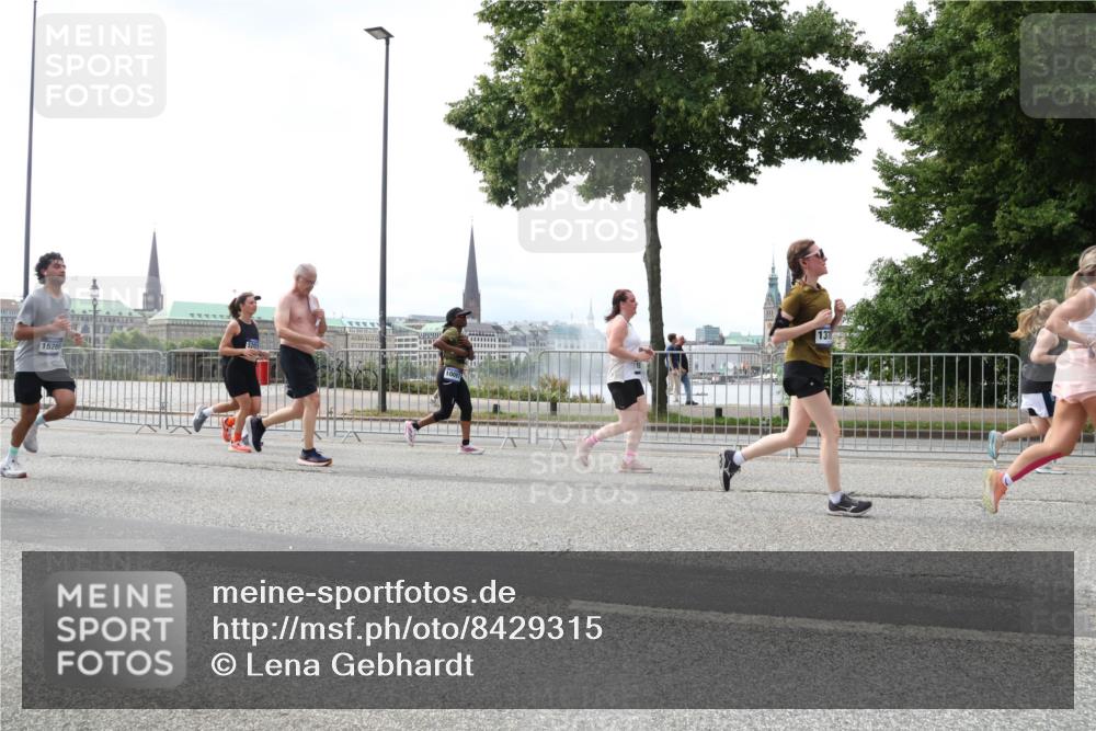 29.06.2025 - hella hamburg halbmarathon Lena Gebhardt http://msf.ph/oto/8429315 29.06.2025 10:43:53 Lombardsbrücke 15285, 137, 1023, 1026, 1095, 1306, 1310, 1400, 1459, 1802, 1804, 2073, 2186, 2692, 2733, 3065, 3288, 3390, 3596, 3597, 4627, 4636, 4866, 4898, 5001, 5127, 5192, 5201, 5214, 5293, 5370, 5890, 5902, 5905, 6012, 6036, 6096, 6226, 6334, 6895, 6931, 6971, 6973, 7197, 7205, 7206, 7326, 7489, 7504, 7610, 7926, 8000, 8058, 8233, 8408, 8504, 8591, 8763, 8870, 8957, 9073, 9704, 9831, 9879, 10083, 10097, 10200, 10202 meine-sportfotos.de