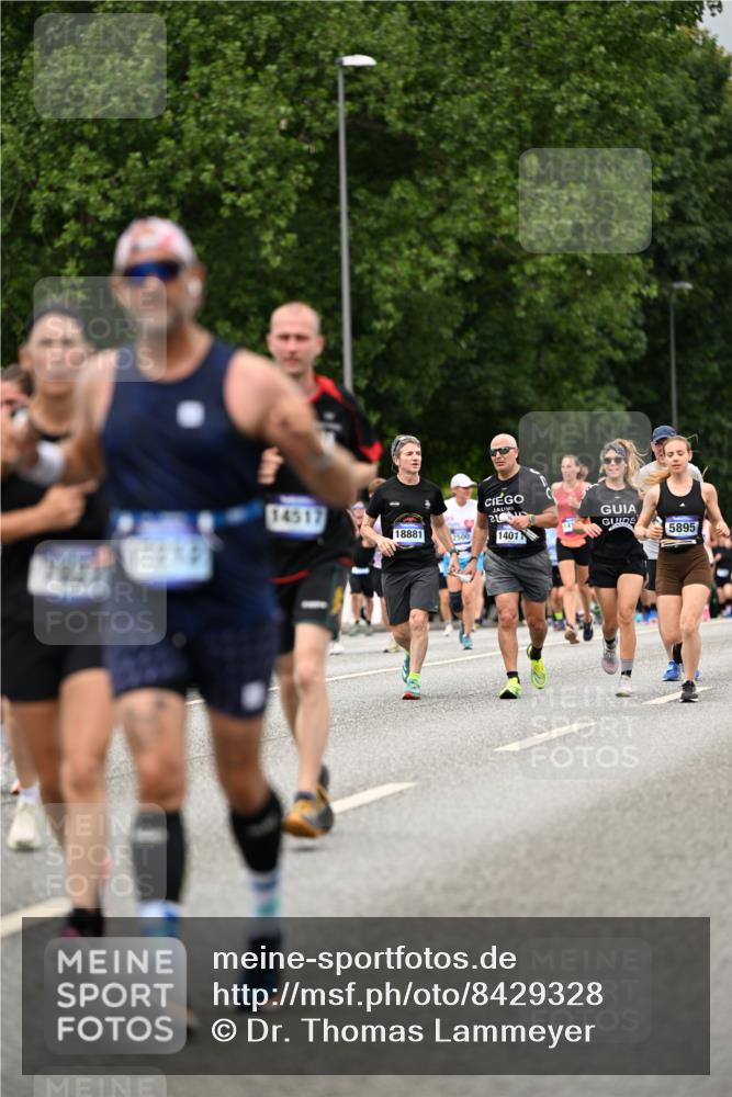 29.06.2025 - hella hamburg halbmarathon Dr. Thomas Lammeyer http://msf.ph/oto/8429328 29.06.2025 10:51:34 Kennedybrücke 1371, 1555, 1593, 1608, 1837, 1961, 2162, 2327, 2500, 2537, 2556, 2981, 3277, 3339, 3406, 3407, 3823, 4325, 4342, 5697, 5700, 5895, 6485, 6740, 6995, 7430, 7431, 7827, 7960, 8131, 8541, 8967, 9092, 9557, 9743, 10511, 10514, 10515, 10591, 11160, 11378 meine-sportfotos.de