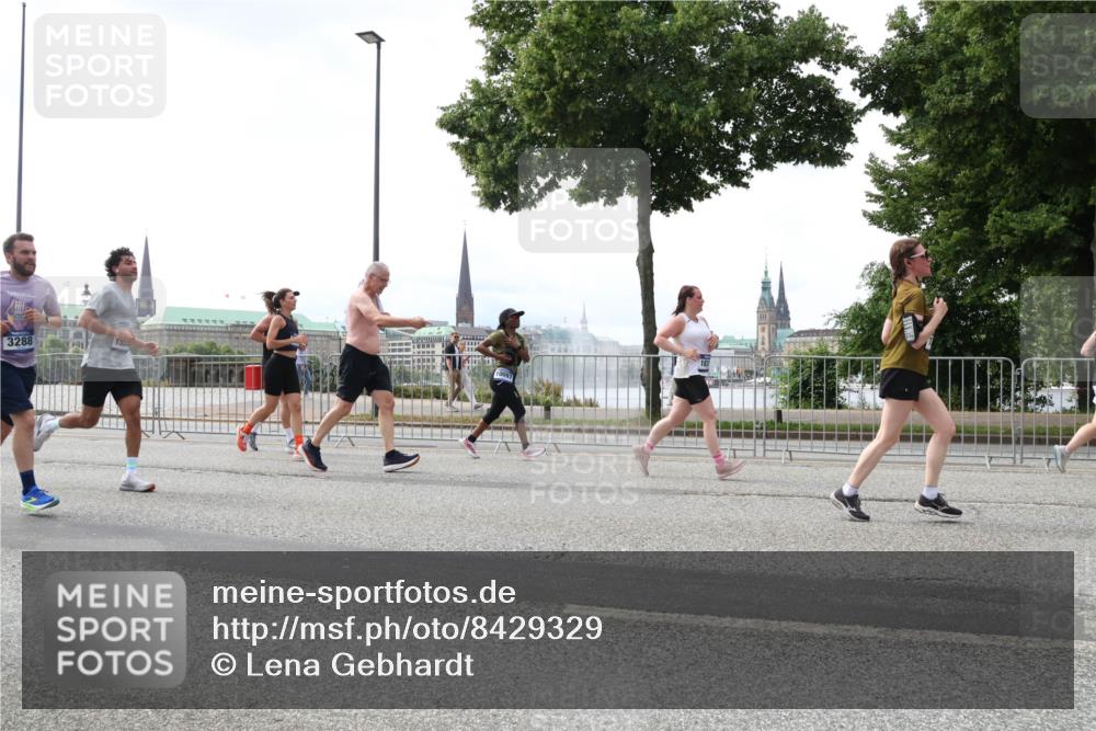 29.06.2025 - hella hamburg halbmarathon Lena Gebhardt http://msf.ph/oto/8429329 29.06.2025 10:43:53 Lombardsbrücke 1520, 3288, 10097, 91, 1023, 1026, 1095, 1306, 1310, 1400, 1459, 1802, 1804, 2073, 2186, 2692, 2733, 3065, 3288, 3390, 3596, 3597, 4627, 4636, 4866, 4898, 5001, 5127, 5192, 5201, 5214, 5293, 5370, 5890, 5902, 5905, 6012, 6036, 6096, 6226, 6334, 6895, 6931, 6971, 6973, 7197, 7205, 7206, 7326, 7489, 7504, 7610, 7926, 8000, 8058, 8233, 8408, 8504, 8591, 8763, 8870, 8957, 9073, 9704, 9831, 9879, 10083, 10097, 10200, 10202 meine-sportfotos.de