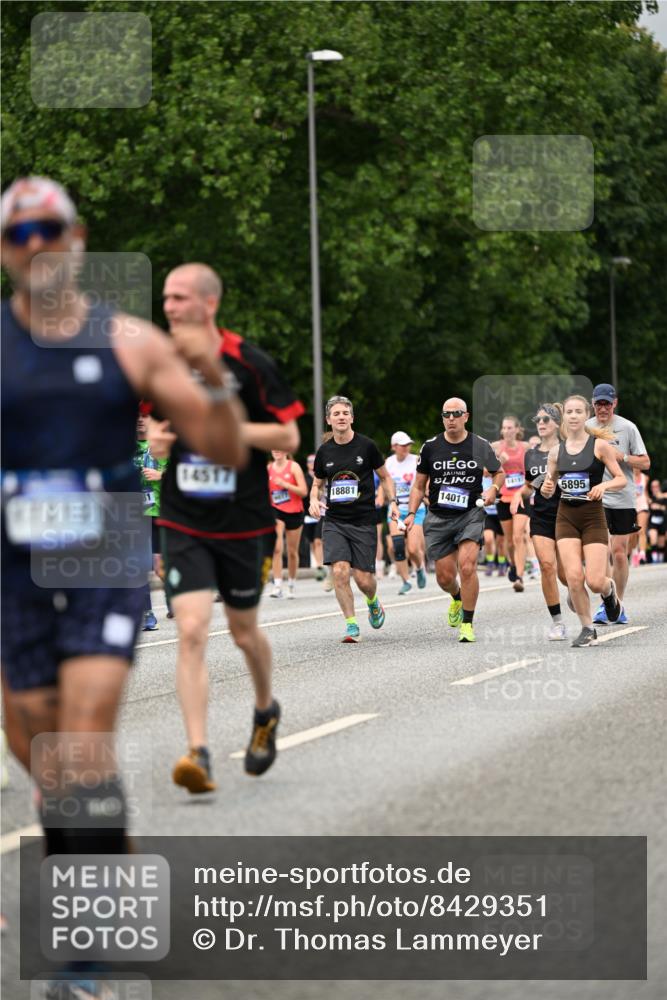 29.06.2025 - hella hamburg halbmarathon Dr. Thomas Lammeyer http://msf.ph/oto/8429351 29.06.2025 10:51:35 Kennedybrücke 1371, 1555, 1593, 1608, 1961, 2162, 2327, 2500, 2537, 2556, 2981, 3277, 3339, 3406, 3407, 3823, 4325, 4342, 5697, 5700, 5895, 6485, 6740, 6995, 7827, 7960, 8131, 8541, 8967, 9092, 9557, 9743, 10511, 10514, 10515, 10591, 11160, 11378 meine-sportfotos.de