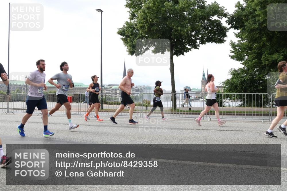 29.06.2025 - hella hamburg halbmarathon Lena Gebhardt http://msf.ph/oto/8429358 29.06.2025 10:43:54 Lombardsbrücke 15285, 328, 1023, 1026, 1095, 1306, 1310, 1400, 1459, 1802, 1804, 2073, 2186, 2692, 2733, 3065, 3288, 3390, 3596, 3597, 4627, 4636, 4866, 4898, 5001, 5127, 5192, 5201, 5214, 5293, 5370, 5730, 5890, 5902, 5905, 6012, 6036, 6096, 6226, 6334, 6895, 6931, 6971, 6973, 7197, 7205, 7206, 7326, 7489, 7504, 7610, 7818, 7926, 8000, 8058, 8233, 8504, 8591, 8763, 8870, 8957, 9073, 9704, 9831, 9879, 10083, 10097, 10200, 10202 meine-sportfotos.de