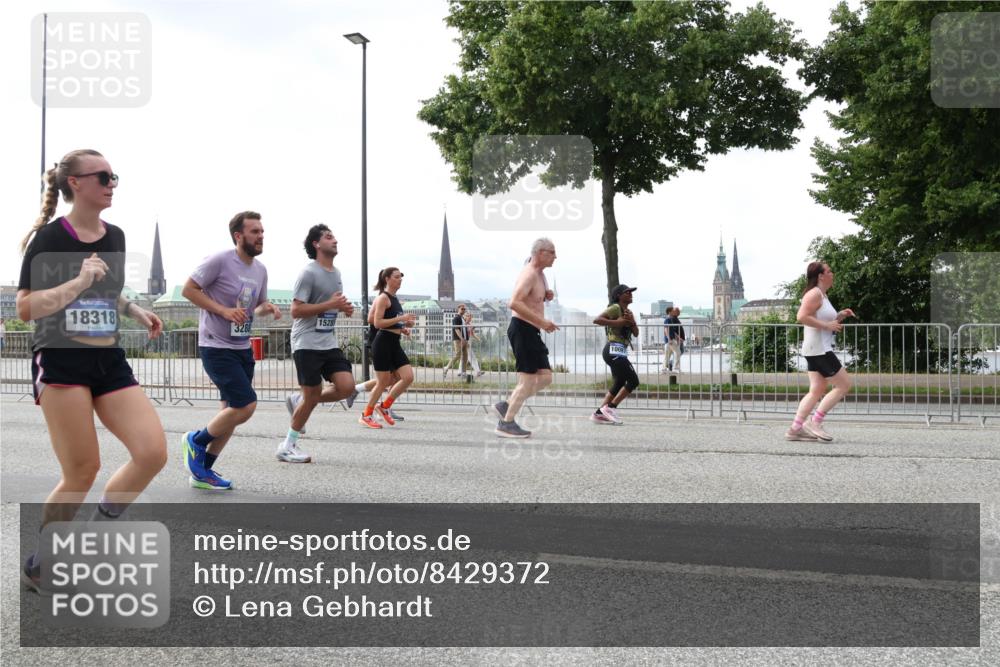 29.06.2025 - hella hamburg halbmarathon Lena Gebhardt http://msf.ph/oto/8429372 29.06.2025 10:43:54 Lombardsbrücke 18318, 1528, 3288, 100, 1023, 1026, 1095, 1306, 1310, 1400, 1459, 1802, 1804, 2073, 2186, 2692, 2733, 3065, 3288, 3390, 3596, 3597, 4627, 4636, 4866, 4898, 5001, 5127, 5192, 5201, 5214, 5293, 5370, 5730, 5890, 5902, 5905, 6012, 6036, 6096, 6226, 6334, 6895, 6931, 6971, 6973, 7197, 7205, 7206, 7326, 7489, 7504, 7610, 7818, 7926, 8000, 8058, 8233, 8504, 8591, 8763, 8870, 8957, 9073, 9704, 9831, 9879, 10083, 10097, 10200, 10202 meine-sportfotos.de