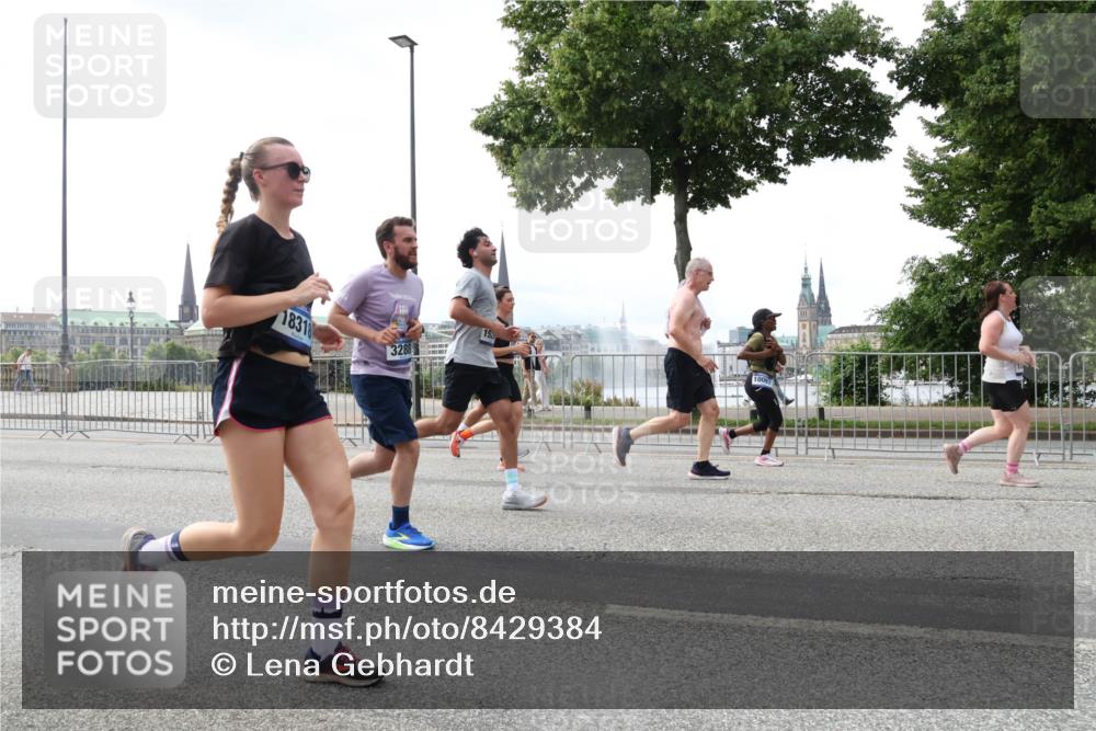 29.06.2025 - hella hamburg halbmarathon Lena Gebhardt http://msf.ph/oto/8429384 29.06.2025 10:43:54 Lombardsbrücke 18318, 3288, 15, 1023, 1026, 1095, 1306, 1310, 1400, 1459, 1802, 1804, 2073, 2186, 2692, 2733, 3065, 3288, 3390, 3596, 3597, 4627, 4636, 4866, 4898, 5001, 5127, 5192, 5201, 5214, 5293, 5370, 5730, 5890, 5902, 5905, 6012, 6036, 6096, 6226, 6334, 6895, 6931, 6971, 6973, 7197, 7205, 7206, 7326, 7489, 7504, 7610, 7818, 7926, 8000, 8058, 8233, 8504, 8591, 8763, 8870, 8957, 9073, 9704, 9831, 9879, 10083, 10097, 10200, 10202 meine-sportfotos.de